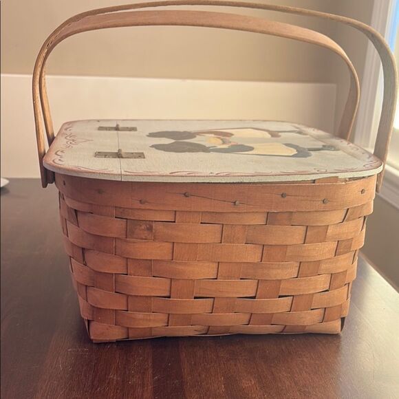 Hand-Painted Woven Basket with Folk Art Design - Picture 6 of 11